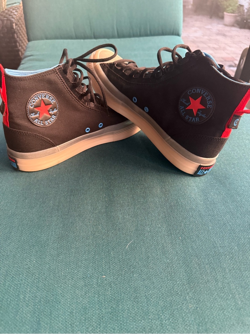 Converse Black High Top Sneakers with Red Star Accents size 11 men